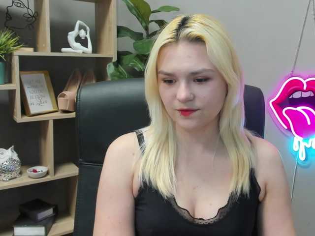 SweetLilyxo's BongaCams show and profile