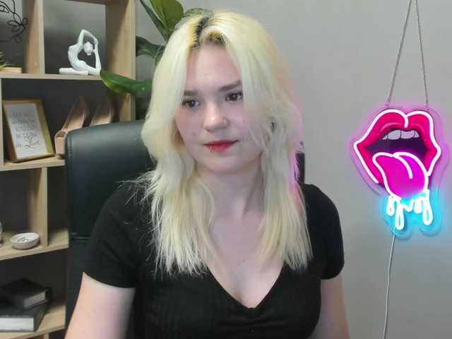 SweetLilyxo's BongaCams show and profile