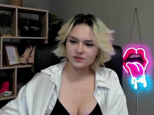 SweetLilyxo live cam on BongaCams