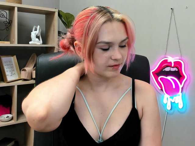 SweetLilyxo live cam on BongaCams