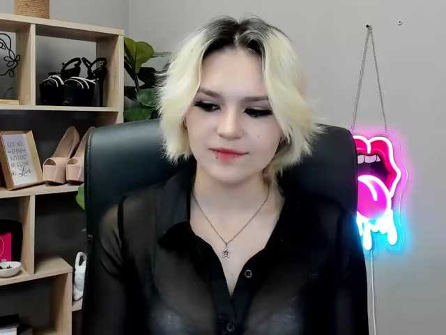 SweetLilyxo live cam on BongaCams