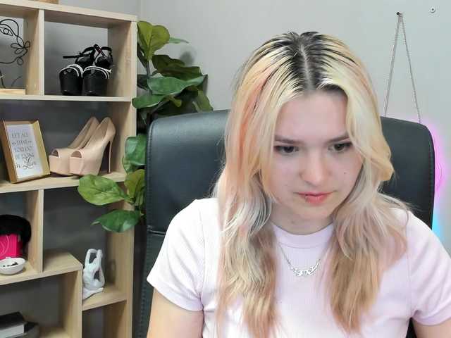 SweetLilyxo live cam on BongaCams
