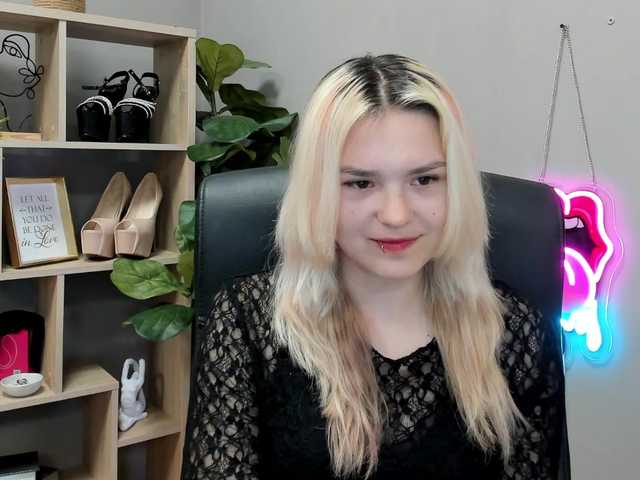 SweetLilyxo live cam on BongaCams