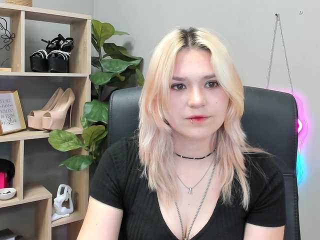 SweetLilyxo live cam on BongaCams