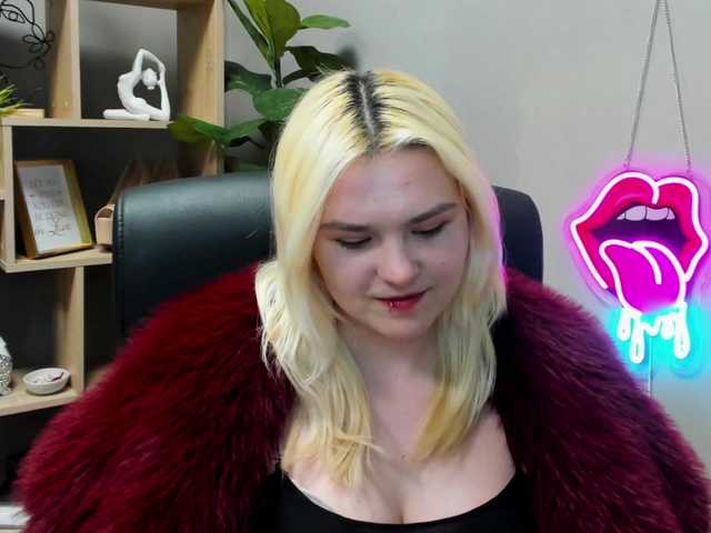SweetLilyxo's BongaCams show and profile