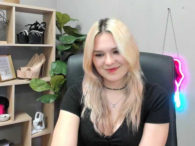 SweetLilyxo live cam on BongaCams