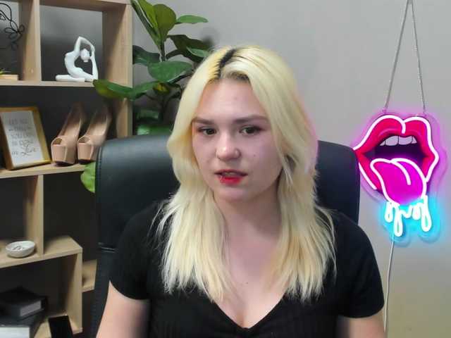 SweetLilyxo's BongaCams show and profile