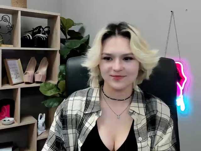 SweetLilyxo live cam on BongaCams