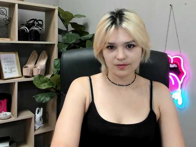 SweetLilyxo live cam on BongaCams