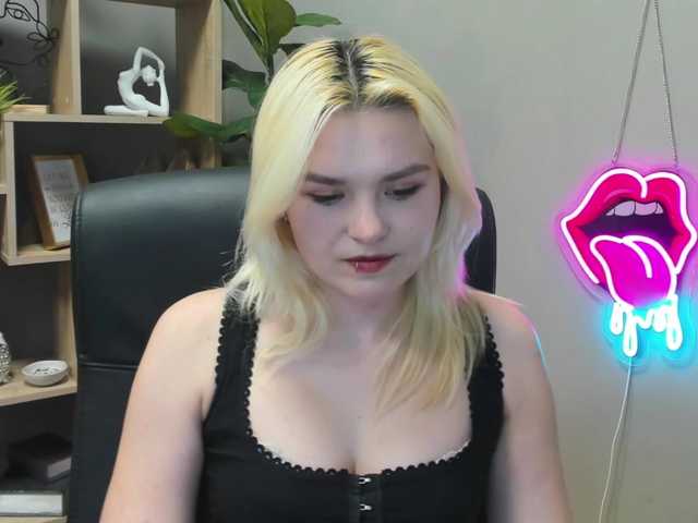 SweetLilyxo's BongaCams show and profile