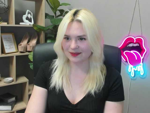 SweetLilyxo's BongaCams show and profile