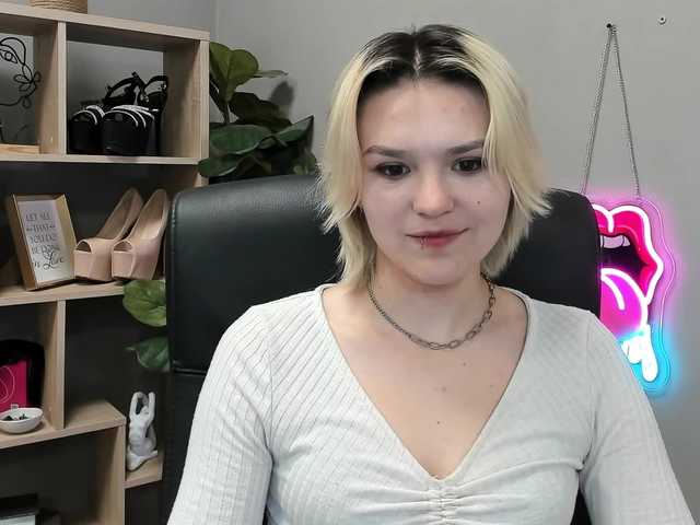 SweetLilyxo live cam on BongaCams