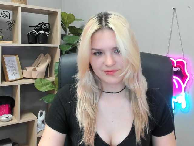 SweetLilyxo live webcam show