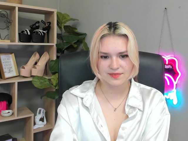 SweetLilyxo live cam on BongaCams