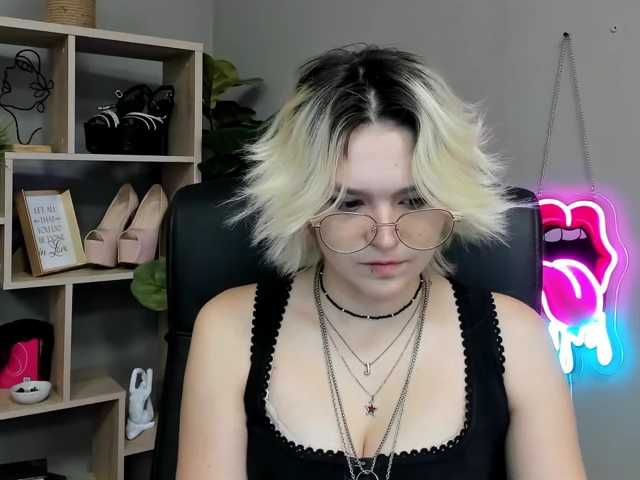 SweetLilyxo live cam on BongaCams