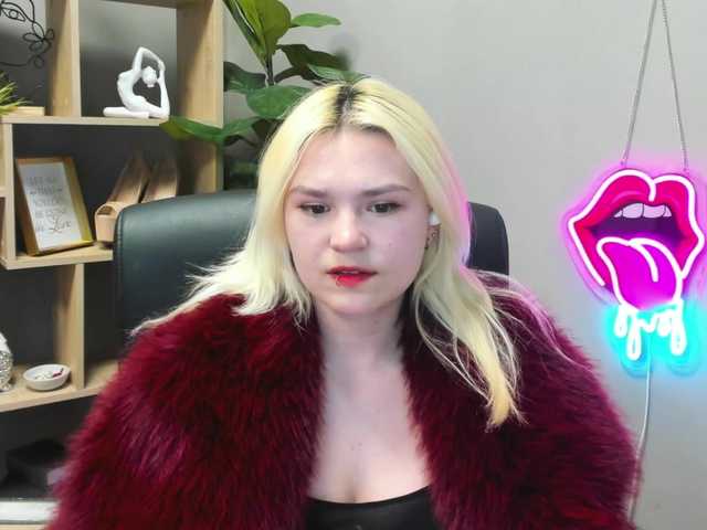 SweetLilyxo's BongaCams show and profile