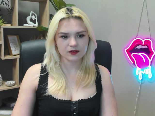 SweetLilyxo's BongaCams show and profile