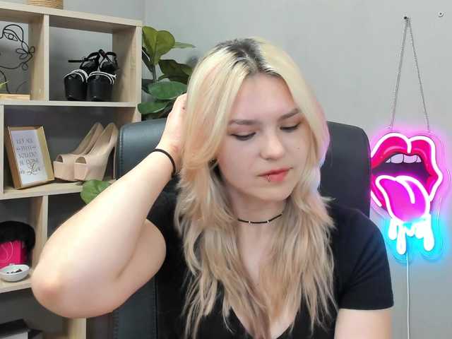 SweetLilyxo live cam on BongaCams