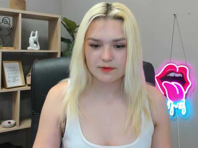 SweetLilyxo live cam on BongaCams
