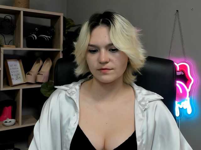 SweetLilyxo live cam on BongaCams