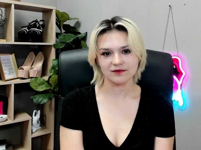 SweetLilyxo live cam on BongaCams