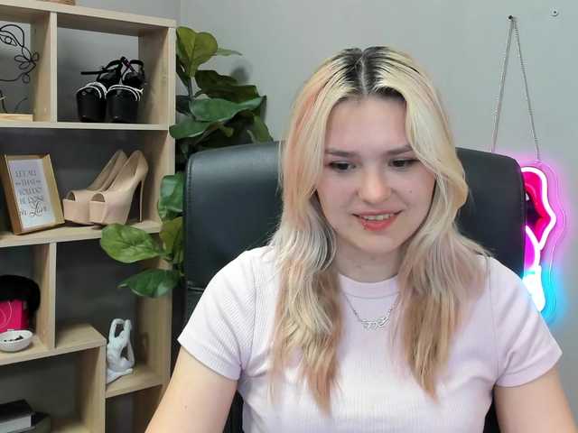 SweetLilyxo live webcam show