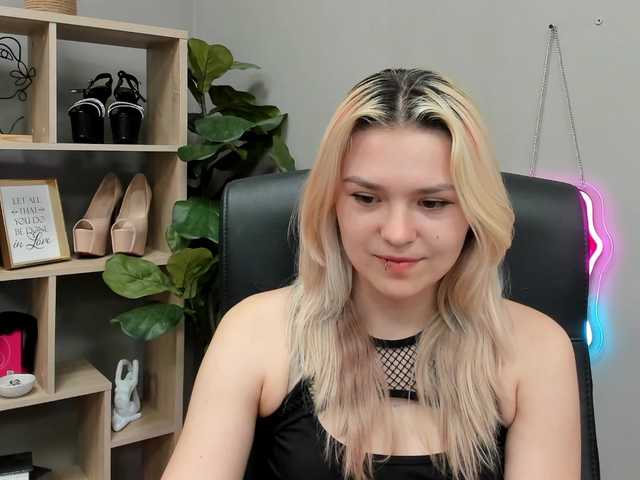 SweetLilyxo live cam on BongaCams