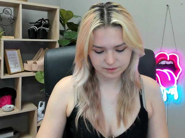 SweetLilyxo live webcam show
