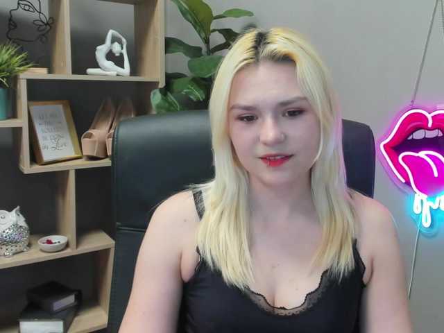 SweetLilyxo's BongaCams show and profile