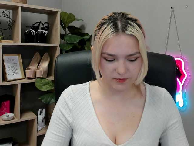 SweetLilyxo live cam on BongaCams