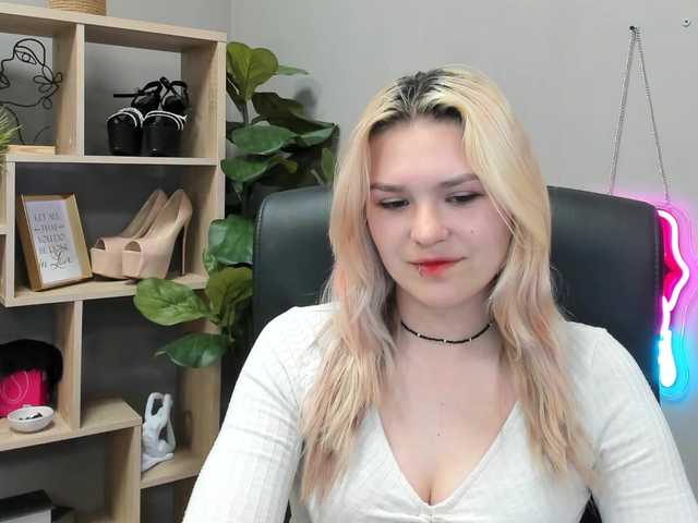 SweetLilyxo live webcam show