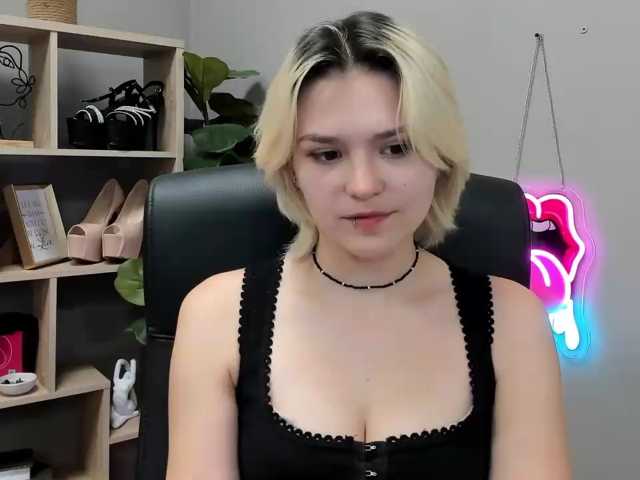 SweetLilyxo live cam on BongaCams