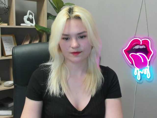 SweetLilyxo's BongaCams show and profile