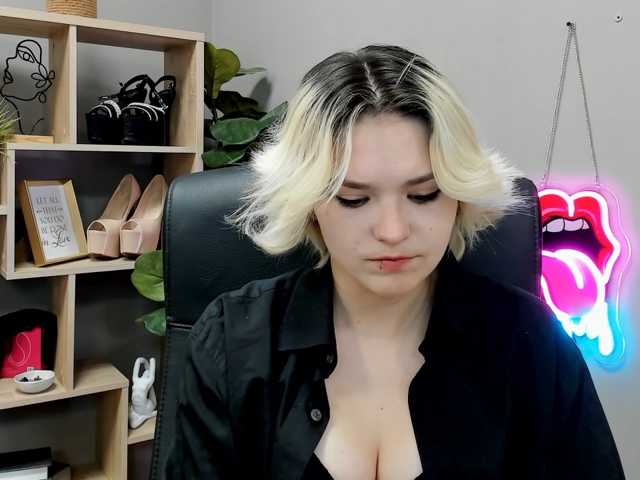 SweetLilyxo live cam on BongaCams