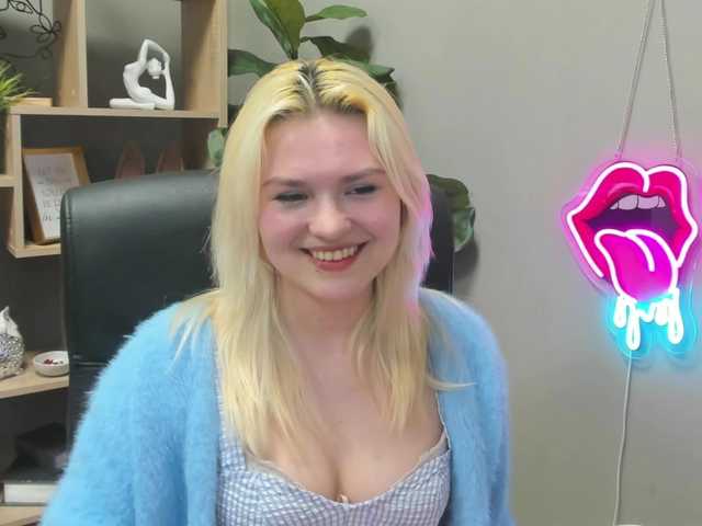 SweetLilyxo's BongaCams show and profile