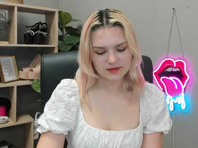 SweetLilyxo live webcam show