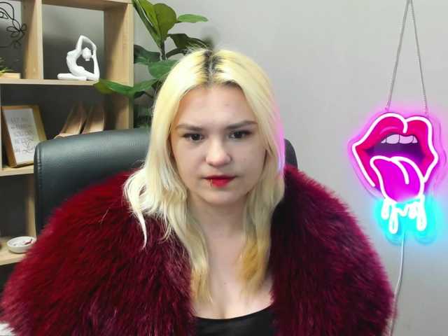 SweetLilyxo's BongaCams show and profile