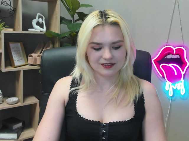 SweetLilyxo's BongaCams show and profile