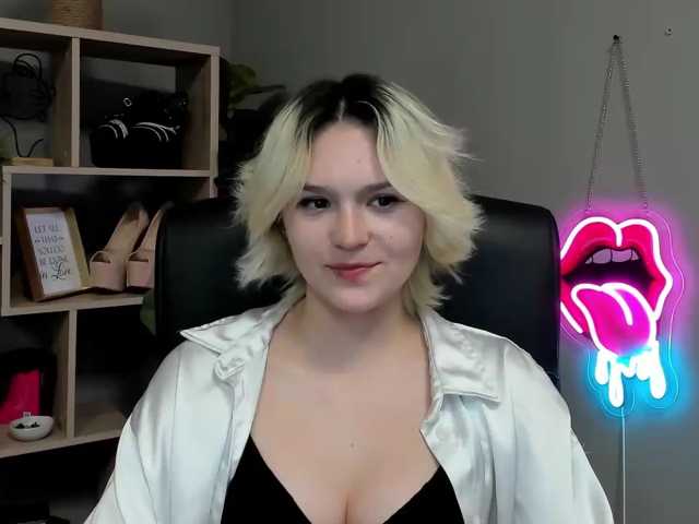 SweetLilyxo live cam on BongaCams