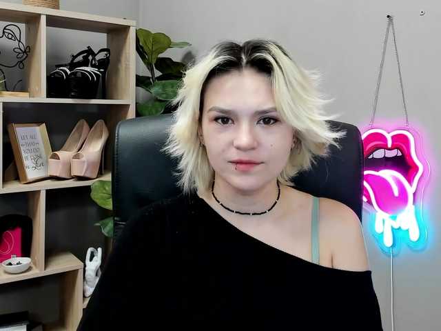 Chat with SweetLilyxo live cam