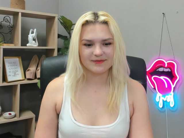 SweetLilyxo live cam on BongaCams