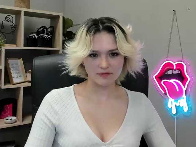 SweetLilyxo live cam on BongaCams