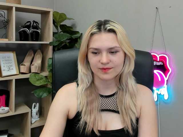 SweetLilyxo live cam on BongaCams