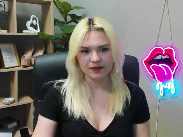 SweetLilyxo's BongaCams show and profile