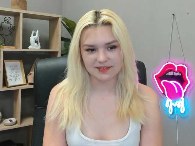 SweetLilyxo live cam on BongaCams