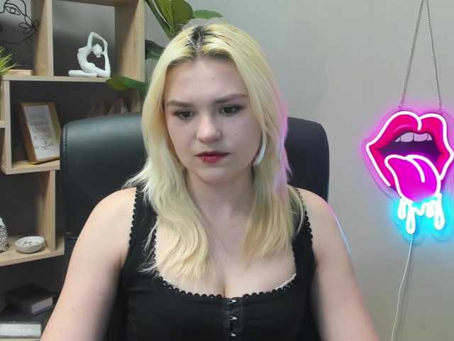 SweetLilyxo's BongaCams show and profile