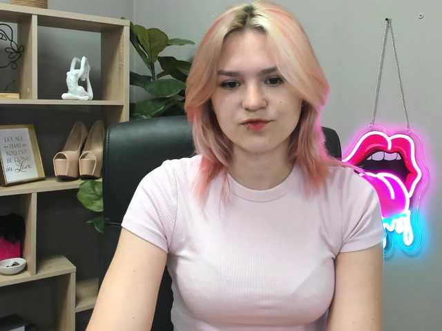 SweetLilyxo live cam on BongaCams