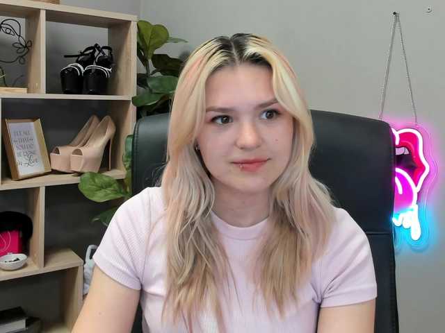 SweetLilyxo live webcam show