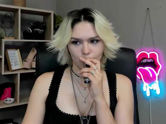 SweetLilyxo live cam on BongaCams