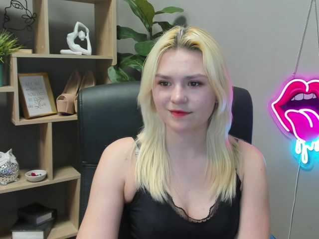 SweetLilyxo's BongaCams show and profile